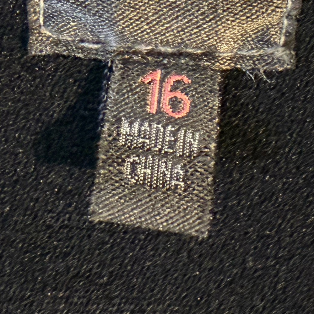 Torrid Classic Denim Cropped Jeans - Picture 5 of 5